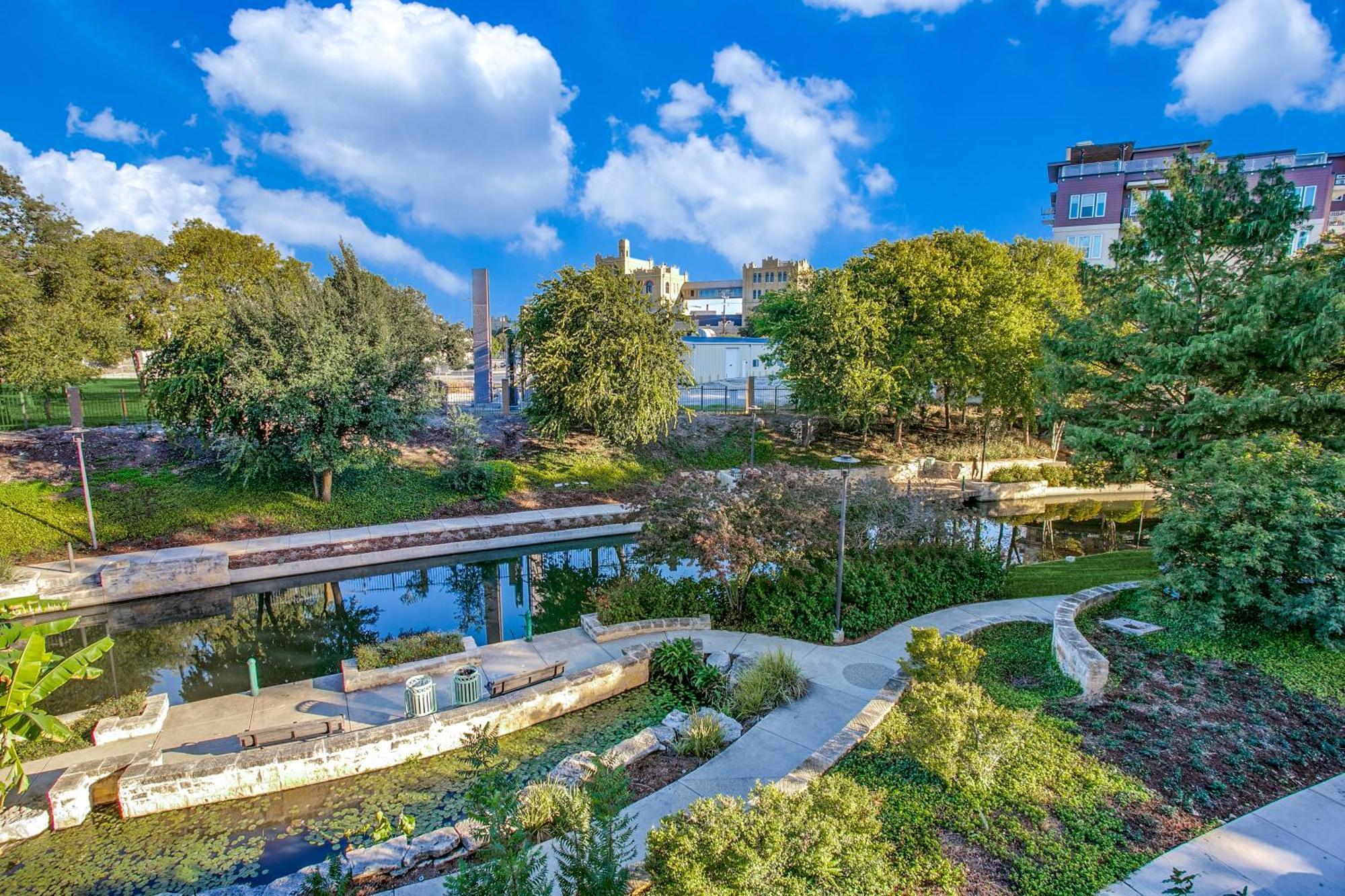 Lush Downtown Condo On Riverwalk W King Ste, Free Parking, Pet Friendly, Centrally Located On Riverwalk ซานอันโตนิโอ ภายนอก รูปภาพ